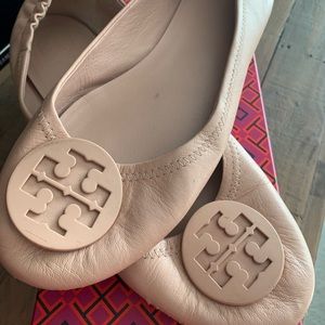Minnie Travel Ballet Flats